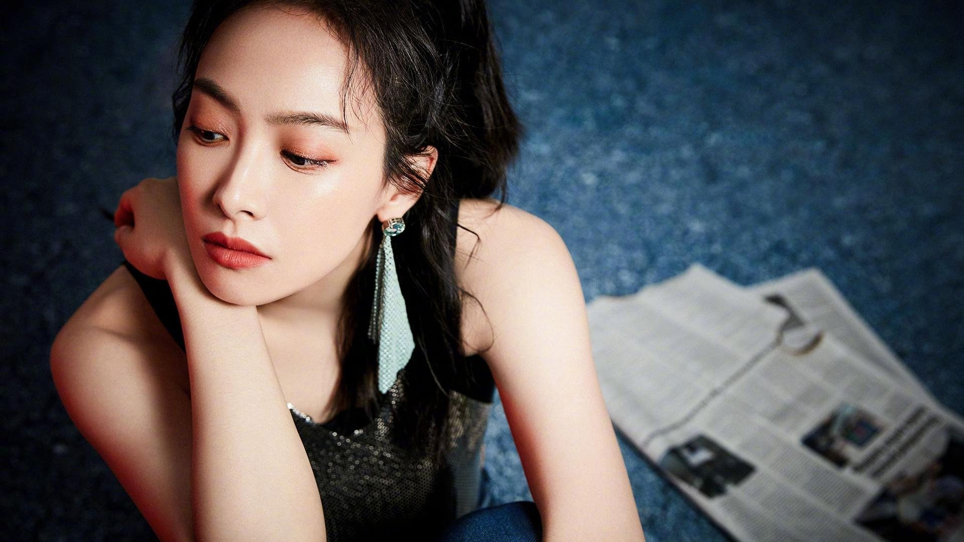 “足球场馆新技术应用，提升比赛安全性”，足球场地建设创新做法