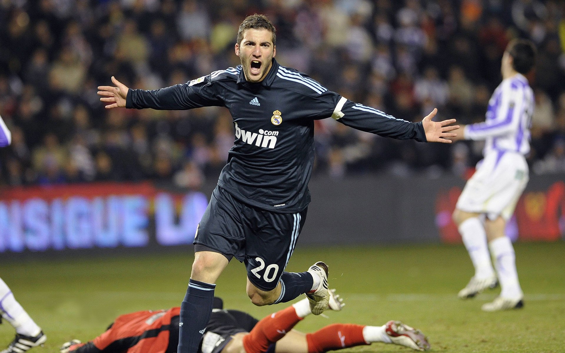 爱游戏 ayx 中国官方网站-“亚戈·卡尔曼的球场智慧与执行力，成就美洲狮队的未来”