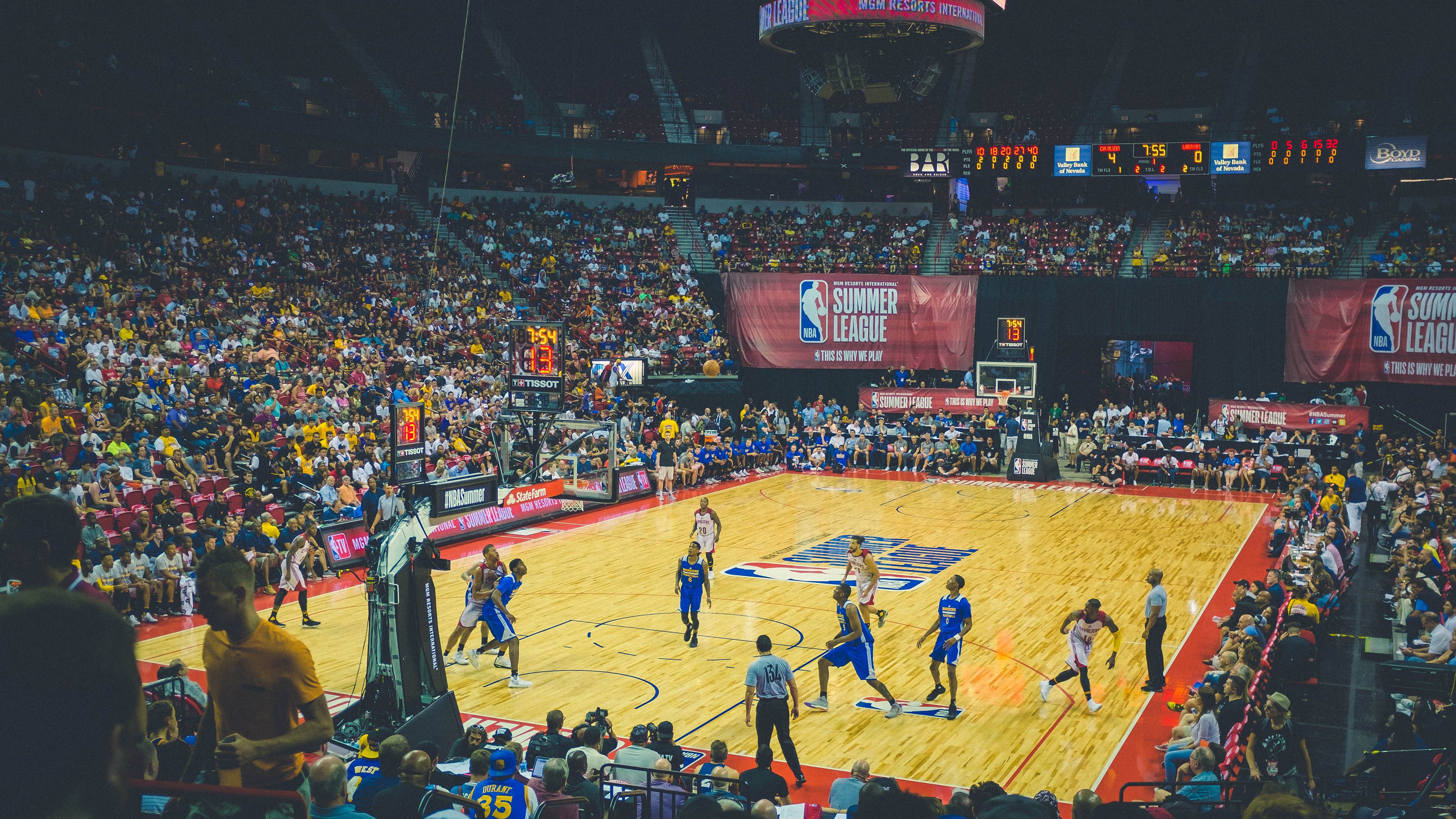 塞尔·拉恩：全黑队进攻中的快攻专家，每次带球突破都充满威胁